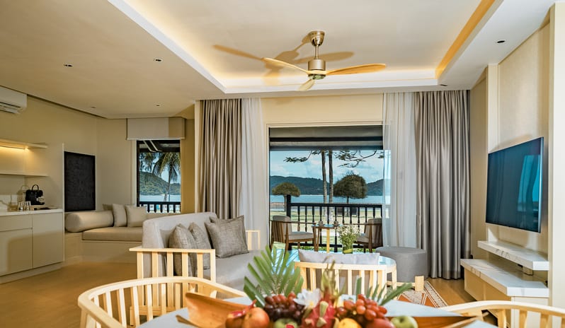 asia-holidays-malaysia-langkawi-pelangi-beach-resort-spa-langkawi-pelangi-suite-living-room